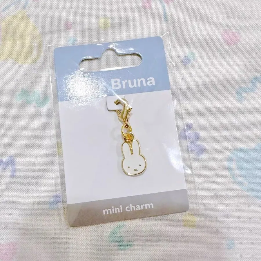 ミッフィーかわいいかわいいキーホルダー小さなペンダントパーソナライズされたクリエイティブな金属カップルの装飾ペンダント女の子の誕生日クリスマスギフト