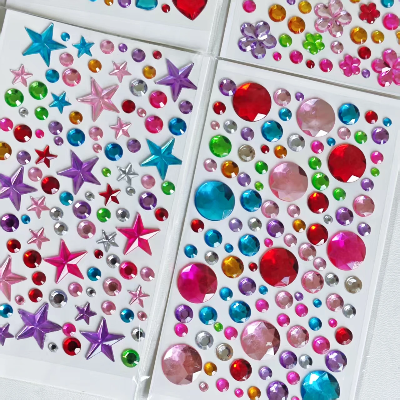 4 Pieces of Colorful Heart-Shaped Flower Stickers with Cute 3D Diamond Designs, Mixed with Various Colorful Patterns Such as Butterflies and Five-Pointed Stars