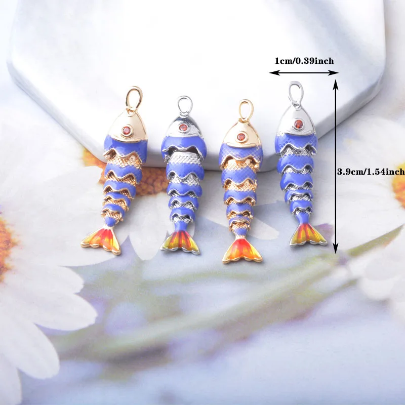1 Stück Kupfer 18k vergoldeter Emaille 3D Fisch Anhänger Damen Königsblau Langer Schlüsselanhänger Handtaschen-Halsketten-Anhänger DIY Schmuckherstellung – Detail 2
