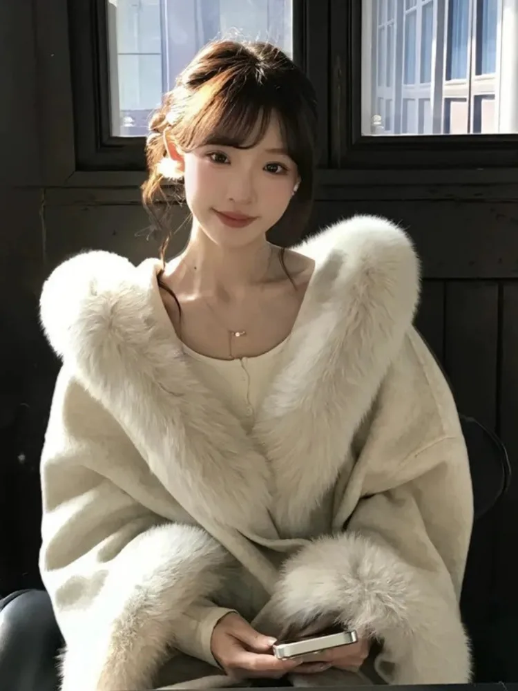 2025, Winter-Damen-Strickjacke aus Kunstfell, Wollmantel mit Kunstfuchspelzkragen, flauschiges Manschetten-Design, warme Wolloberbekleidung für Luxus-Atmosphäre