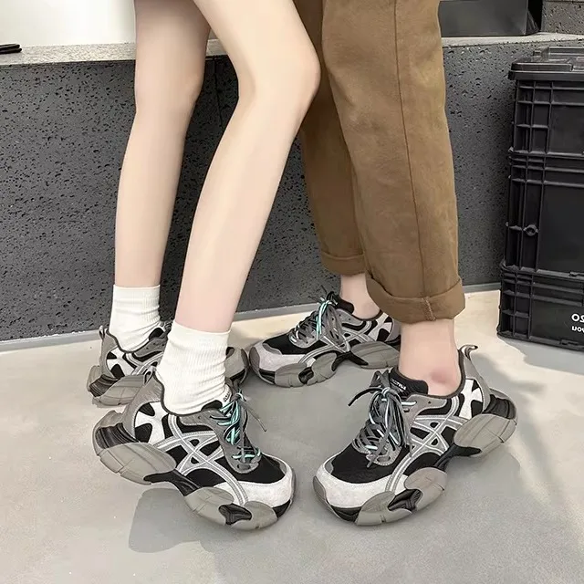 

Vintage Leather Sport Shoes for Women round Toe Thick Bottom TPR Sole Couple Matching Foot Shrinking Effect Spring Season
