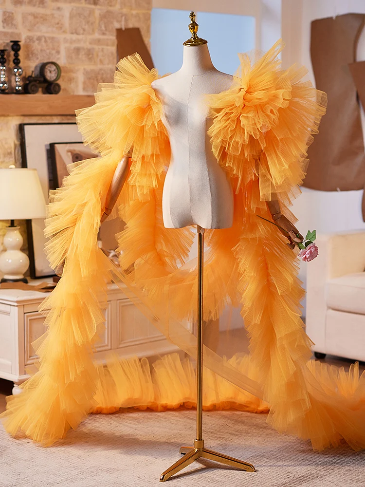 vestido-de-noche-de-tul-hecho-a-mano-extragrande-con-hombros-de-diseno-accesorio-para-conferencias-anuales-amarillo-para