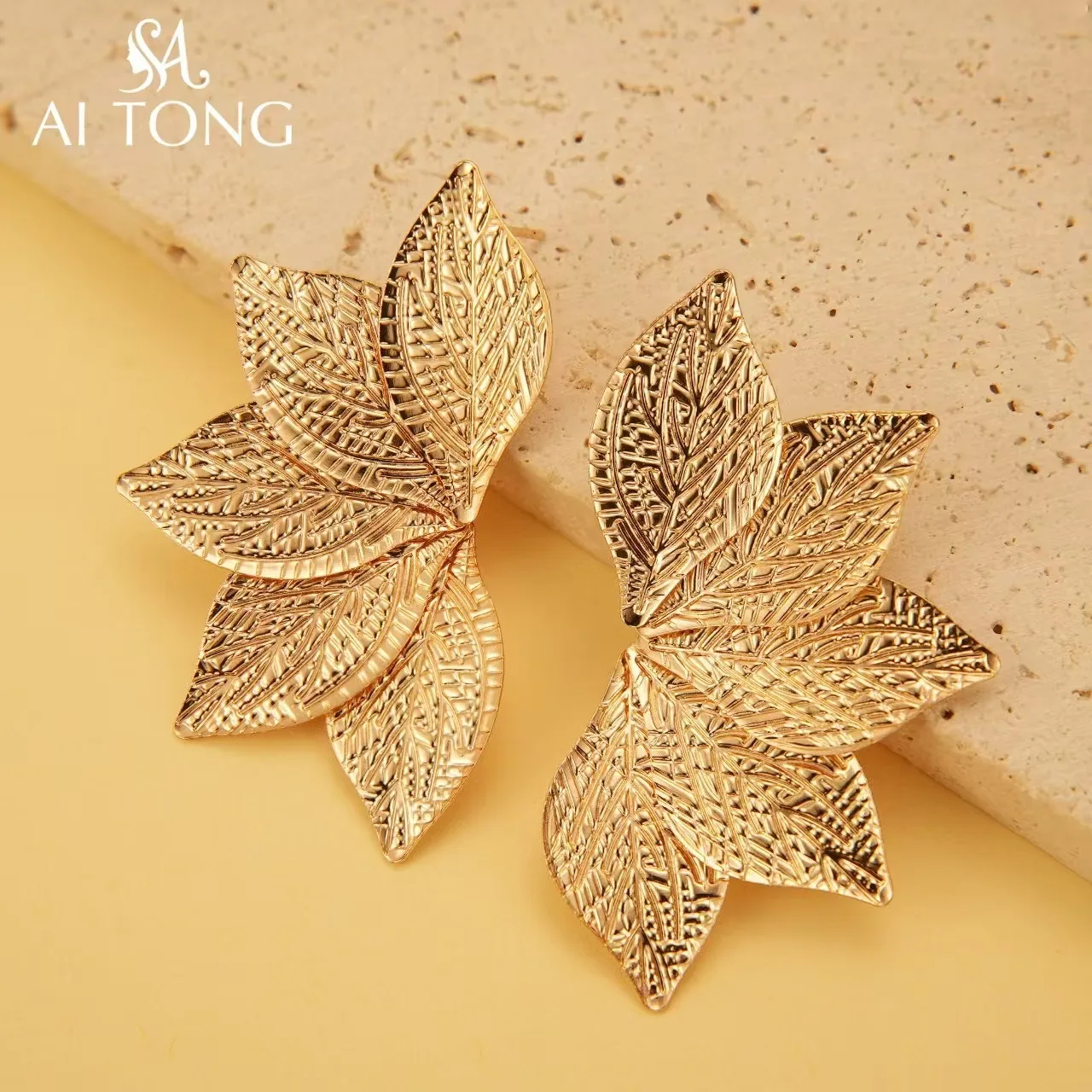 

Преувеличенные серебряные иглы с текстурой листьев, роскошный дизайн, модные универсальные украшения для ушей