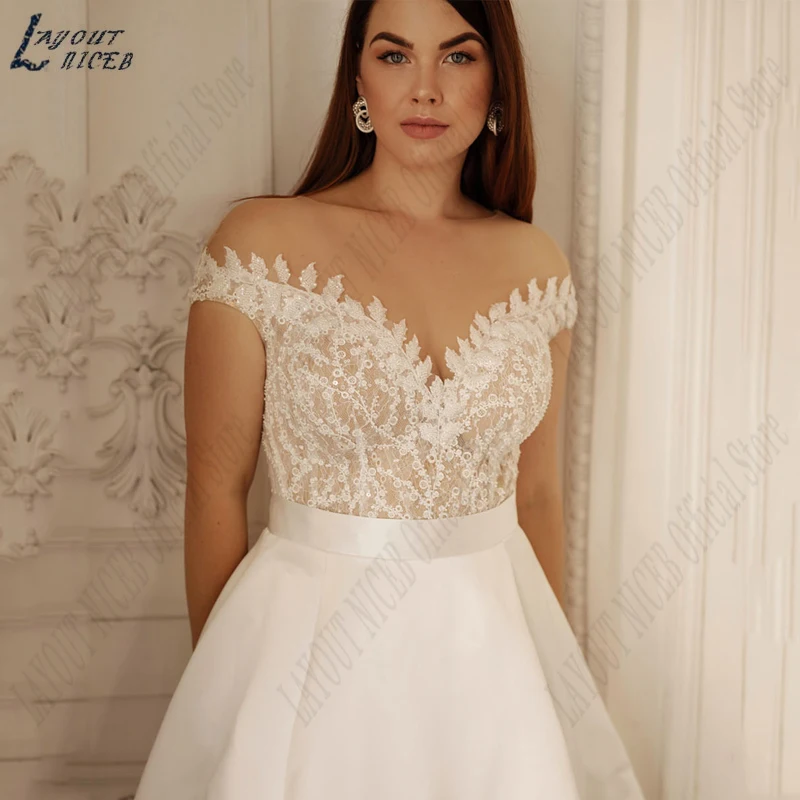 LAYOUT NICEB Illusion Lace Plus Size abiti da sposa per le donne Appliques Off spalla abito da sposa raso Vestido De Noiva elegante Illusione abito da sposa di grande taglio abito da sposa per le donne adesivi per spal