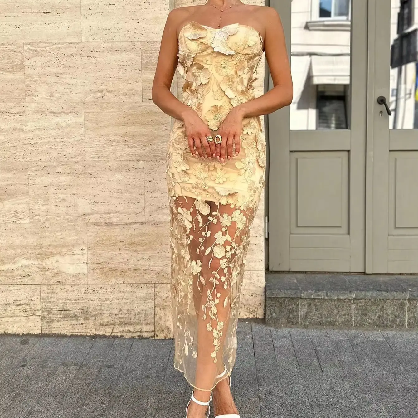 

Элегантное платье без бретелек с 3D цветами, прозрачное, с драпировкой на талии, кружевное, миди, для вечерних мероприятий и свиданий.