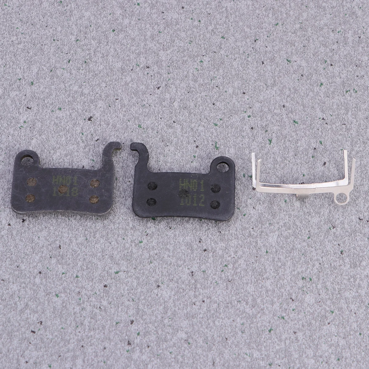 

2Sets Resin Brake Pads Semi-Metallic Brake Pads Replacement Durable Wear-Resistant Low Noise Smooth Braking High