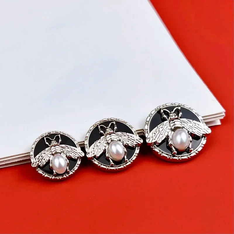 5pcs Creative Bee Buttons 18/23mm Three-dimensional Metal Bee Beautiful Shank Buttons Clothes Accessories