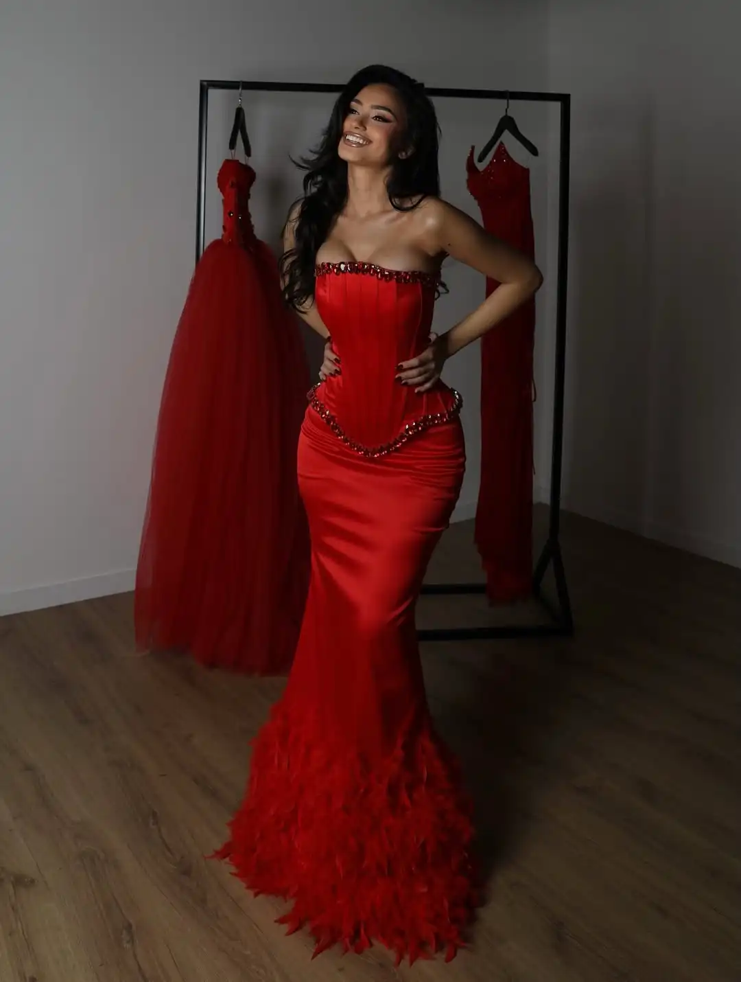 

Ofherown Luxury Red Crystal Corset Evening Dress Strapless Feather Mermaid Gown Formal Party Prom Red Carpe Dress Customized