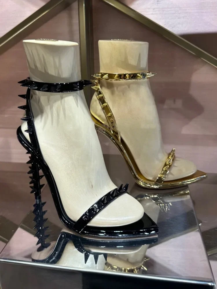 

Classic Metal Rivets Sandals For Women Solid Open Toe High Heel Gold Strange Heel Buckle Strap One Strap Plus Size New Shoes