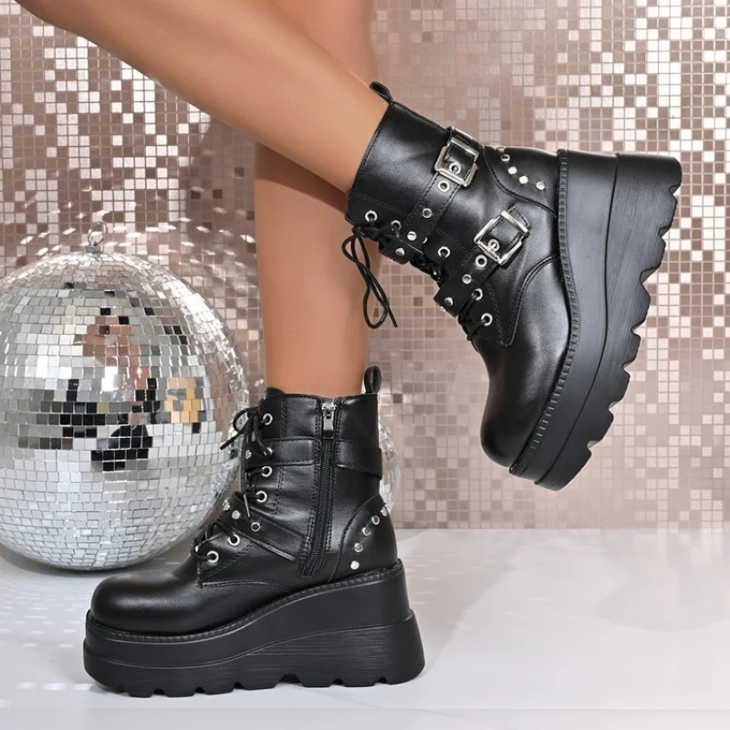

Женские ботильоны с заклепками и пряжкой, зимние ботинки на массивной платформе, ботинки в стиле панк-рок на боковой молнии и шнуровке
