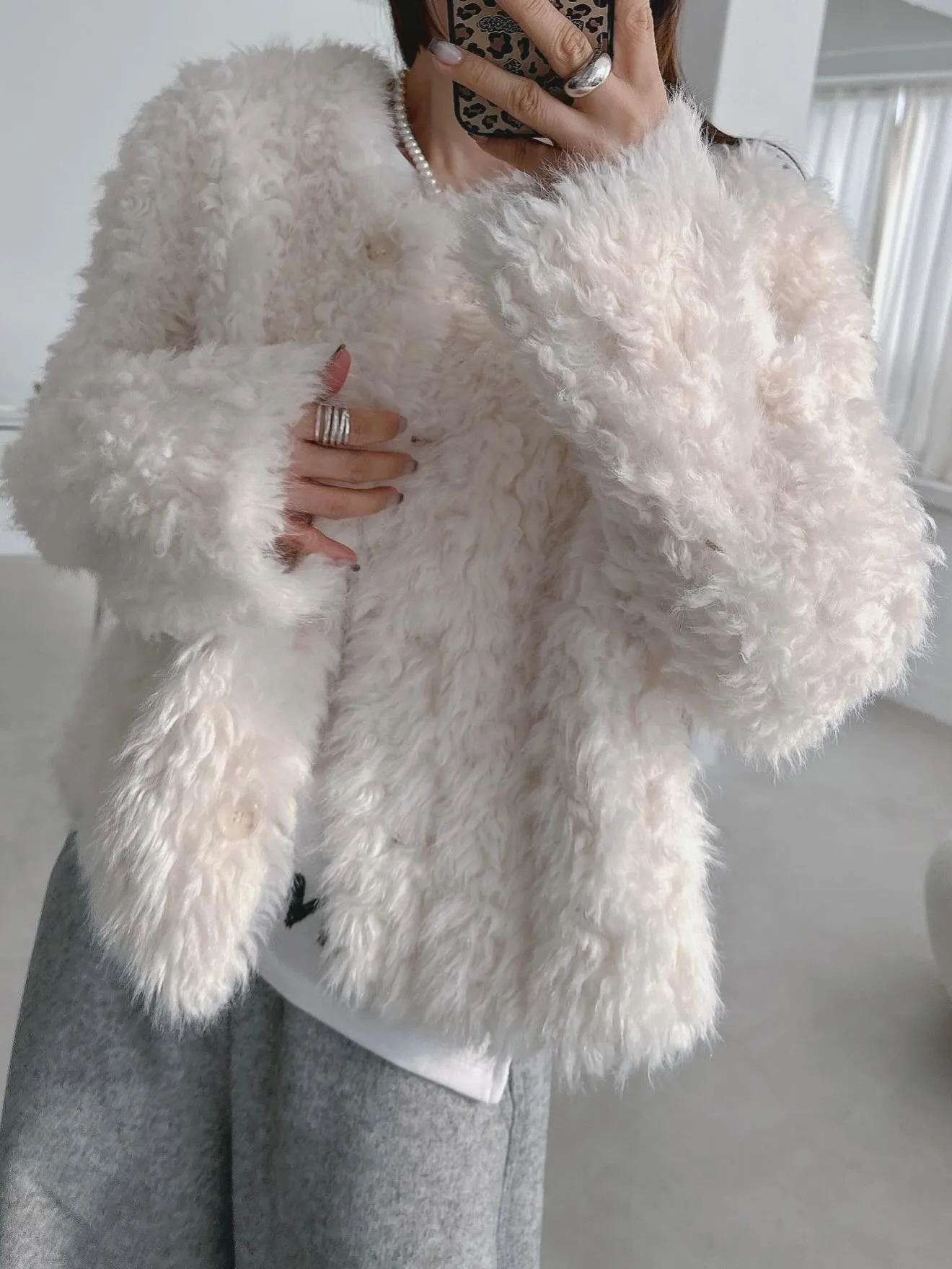 Chic automne hiver rétro simple bouton rond Ne Faion chaud manteau de fourrure d'agneau femmes écologique fourrure douce moyenne mince