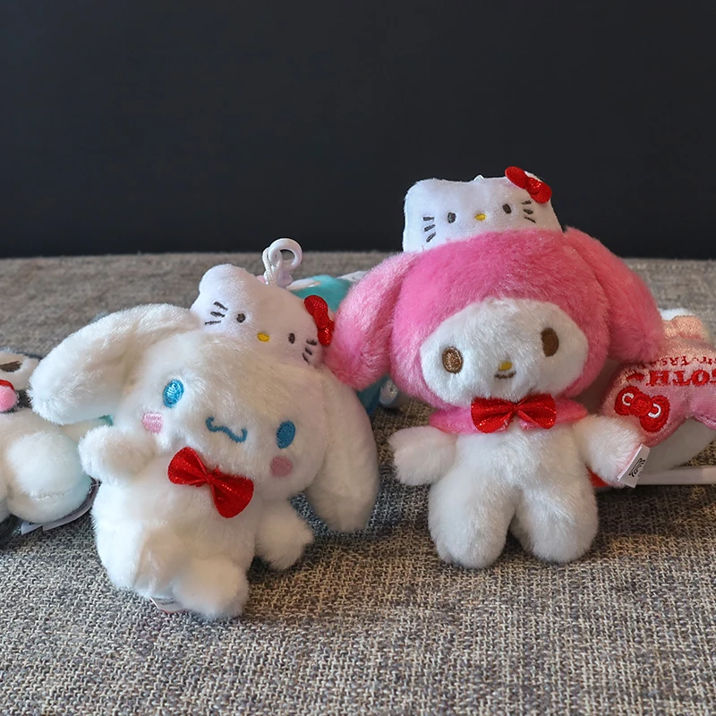 Sanrio 50 aniversario Hello Kitty mochila colgante serie Linda muñeco de peluche Anime relleno llavero juguete de dibujos animados regalo de cumpleaños ﻿