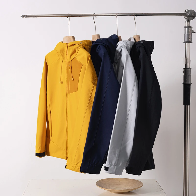 High-Quality Fashionable Outdoor Travel Jacket Autumn Winter Composite Fleece Soft Shell Climbing Coat Stylish Versatile