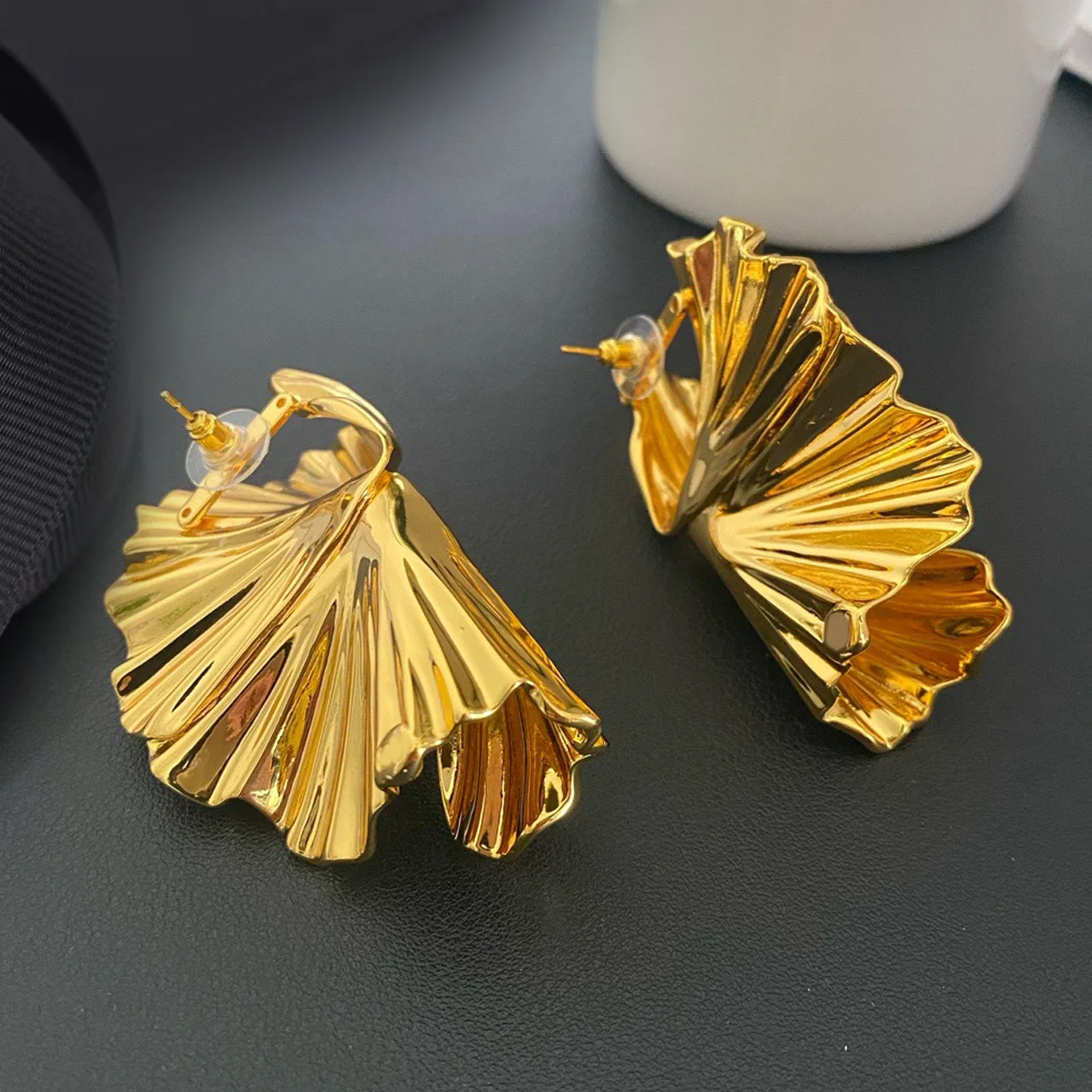 New Jewelry & Accessories Exaggerated Retro Style Geometric Fan-Shaped Metal Ear Clip Earrings For Women's Parties & Gifts