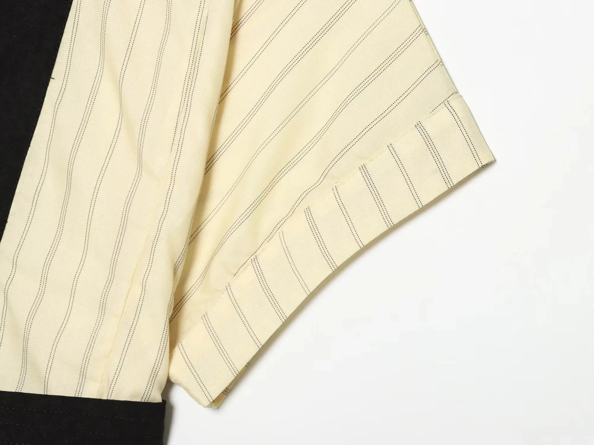 KONDALA Damen Eleganter Freizeitanzug Gestreifter Kontrastfarbener Kurzarm-Oberteil, Lange Hose 2026 Sommer Trendiges Urlaubs-Chic-Set – Detail 11