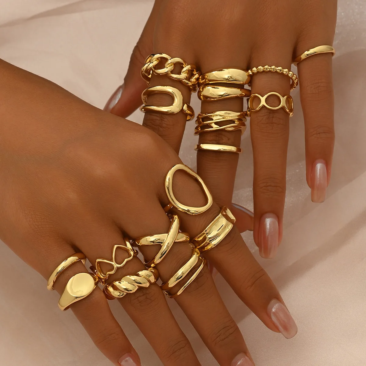 16Pcs Geometric Hollow Heart Rings Set For Women's Finger Trend Adjustable Metal Alloy Jewelry Accessories Girls Party Gift