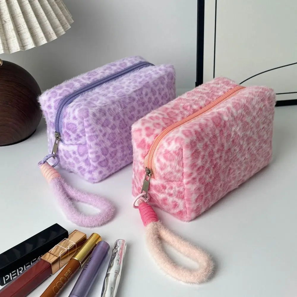 Retro Casual Plush Cosmetic Bag Leopard Print Pattern Portable Fluffy Makeup Bag Zipper Large Capacity Plush Handbag Daily Use