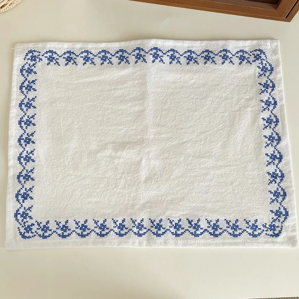 Placemats Pure Cotton Retro Embroidery Meal Mat 29*37cm Square Desktop Mat Simple Exquisite Desktop Decoration Mat Kitchen