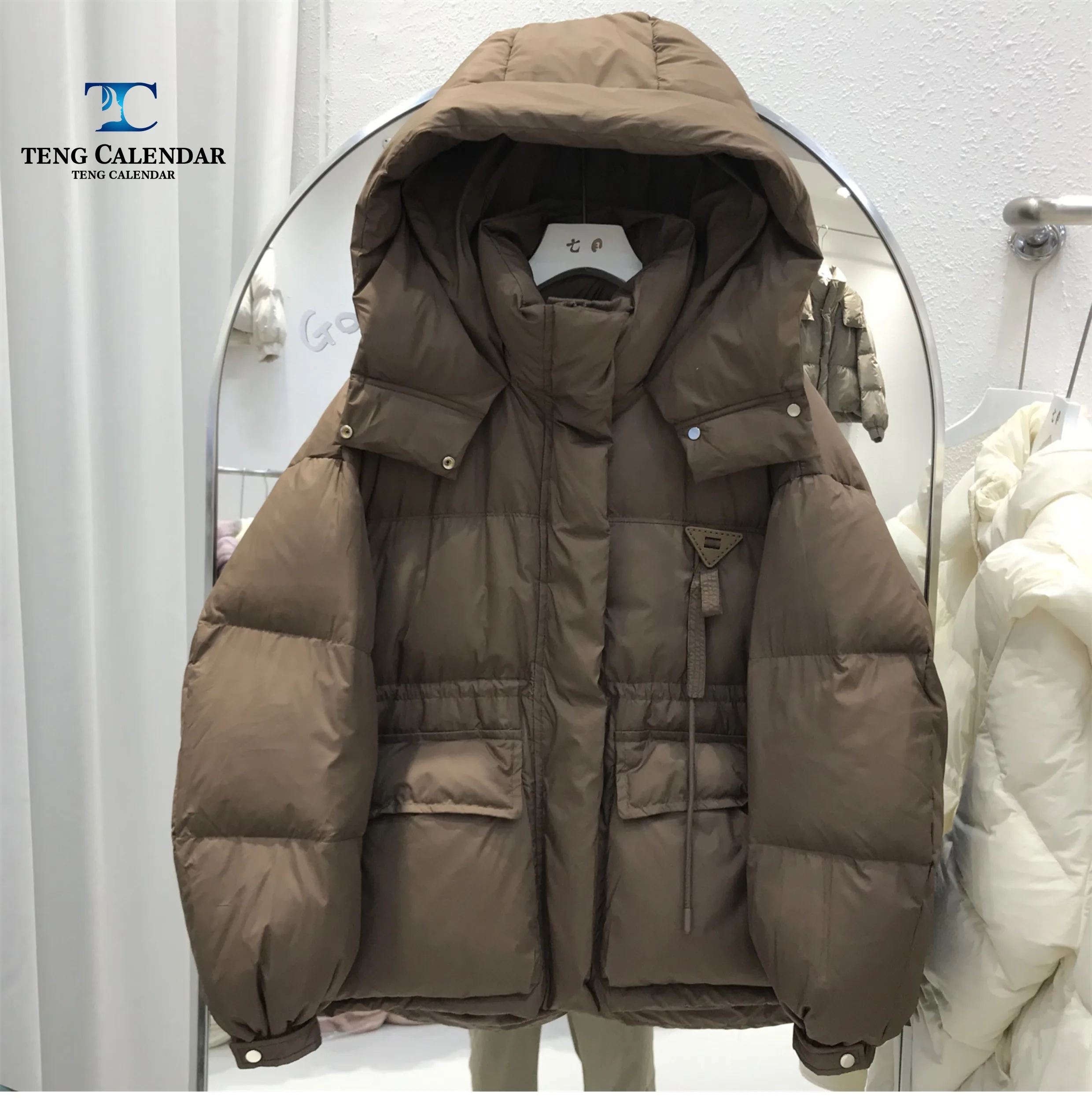 

Fashionable Short Down Jacket, Hooded Thick Loose White Duck Down Warm Bread Jacket, Women's 2024 Winter New Style