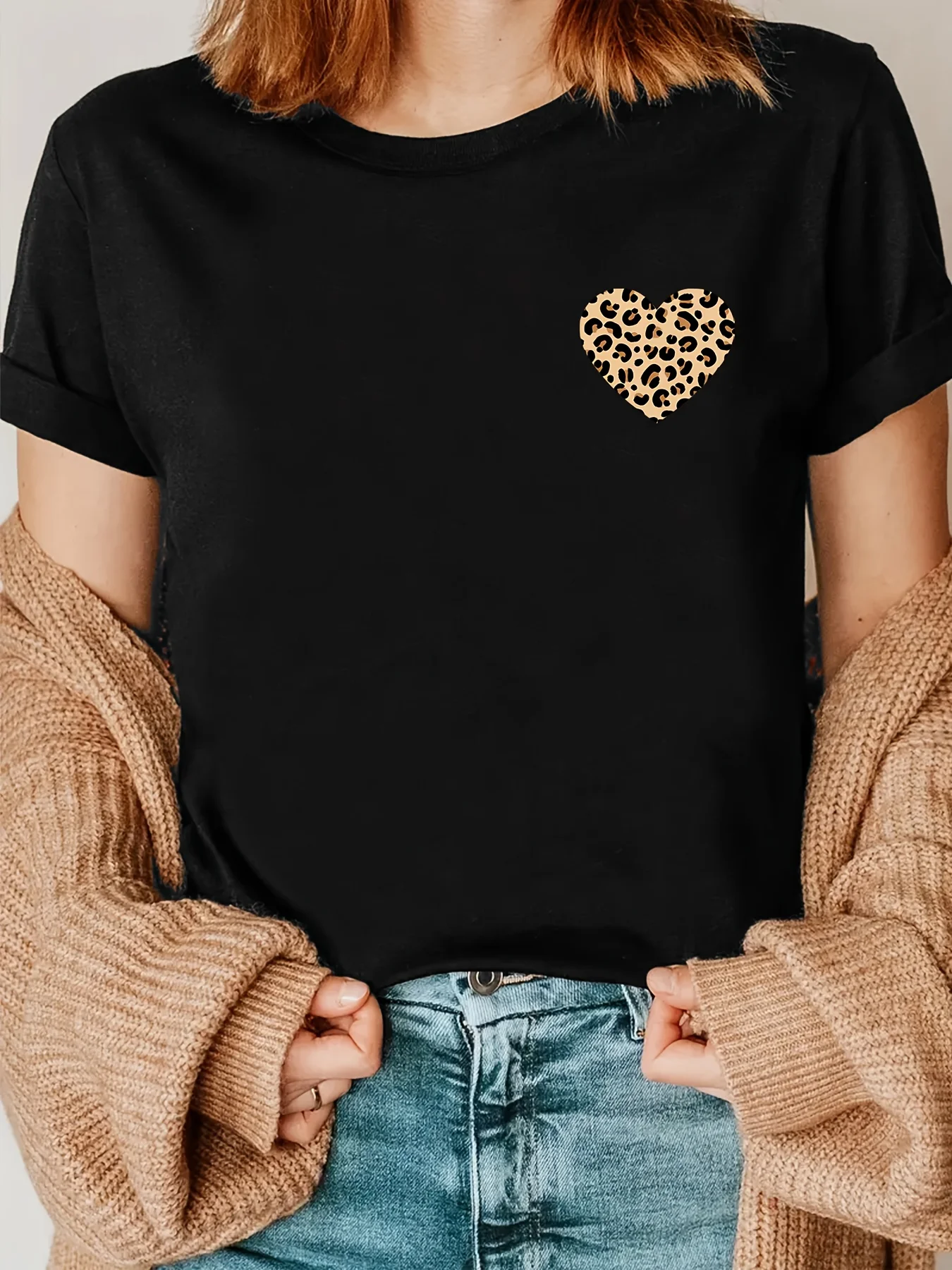 

Женская повседневная футболка с леопардовым принтом и рисунком в виде сердца, эластичная, с круглым вырезом, летний топ, белая футболка, дизайн с леопардовым принтом, эстетичная одежда