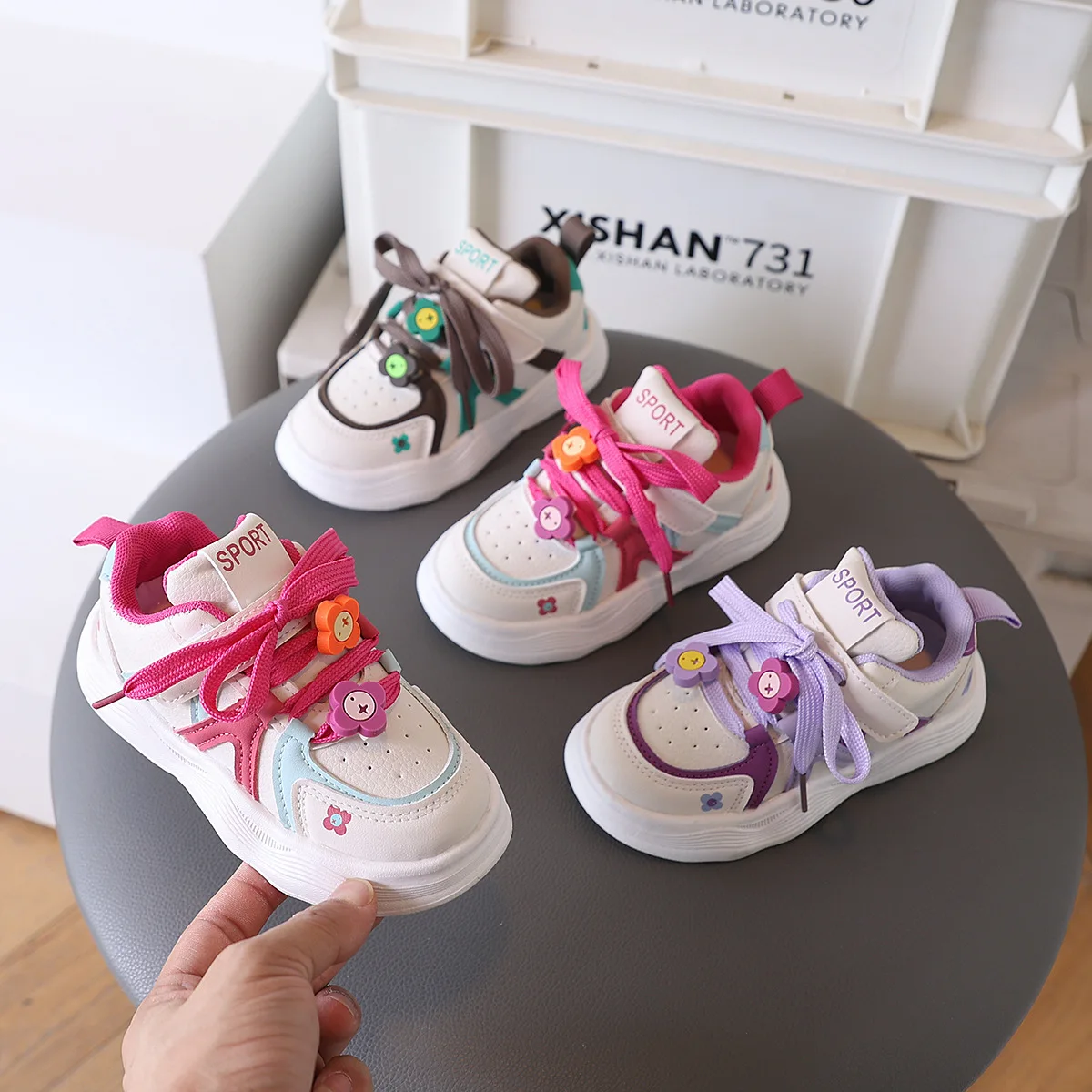 

2026 Children's Sneakers Kids Fashion Design White Non-slip Casual Shoes Boys Girls Breathable Sneakers Toddlers Outdoor Shoes