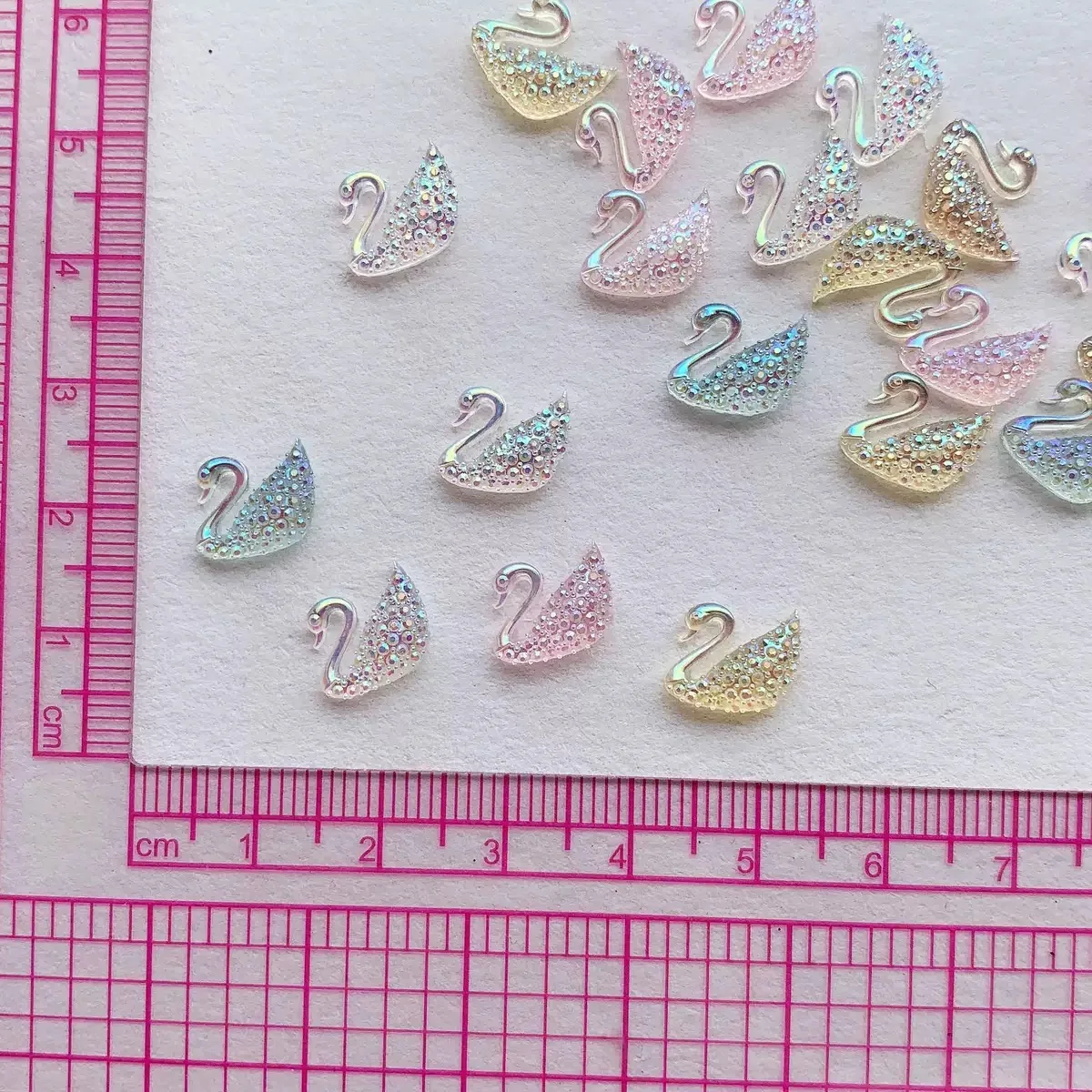 100 Pcs New Mini Kawaii Cartoon Lovely Swan Resin Cabochons Scrapbook Diy Jewelry Craft Decoration Accessorie A50