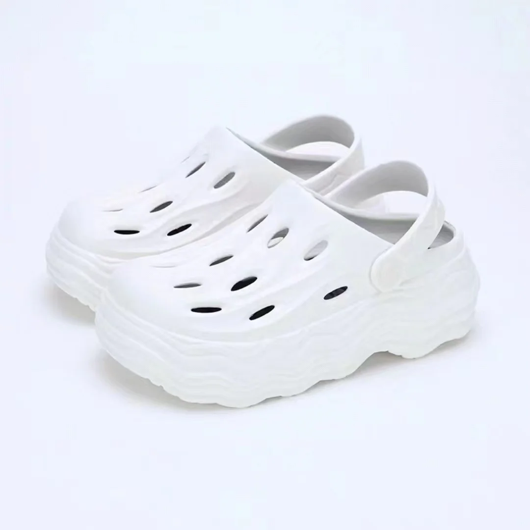 2024 New Summer Women Sandals Hole Shoes Girl Beach Shoes EVA Light Classic Nursing Clogs Hospital Women Work Medical Sandals