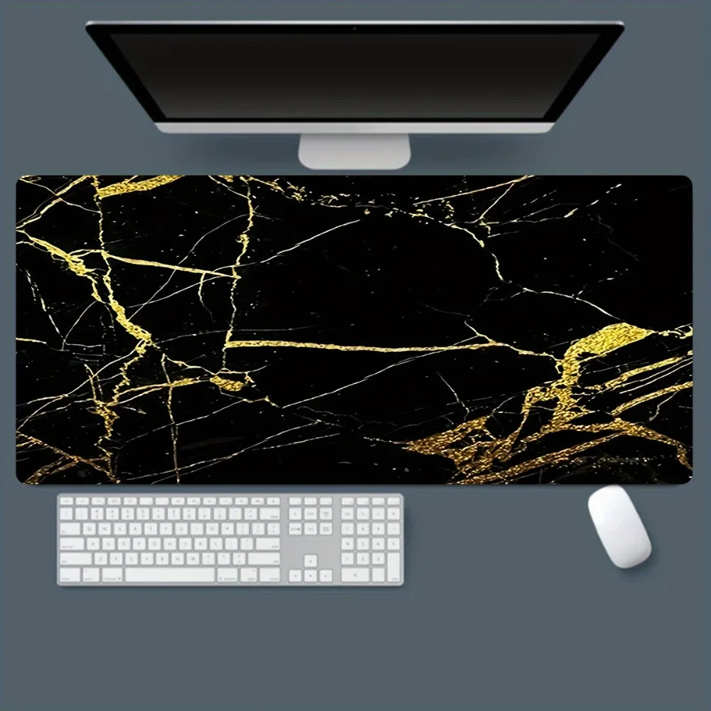 Tapis de souris de style moderne et luxueux, avec imitation marbre noir et motifs dorés, semelle en caoutchouc de haute qualité.