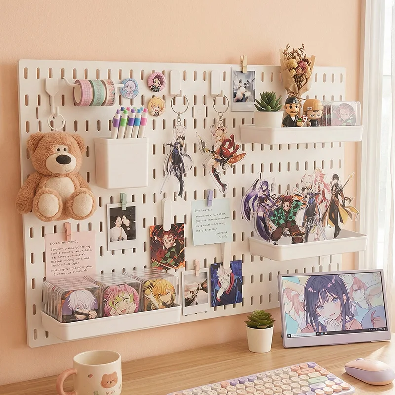 estante-de-pared-de-pegboard-para-habitacion-de-anime-sin-perforaciones-con-soporte-acrilico-para-insignias-llaveros-y-figuras-con-ganchos