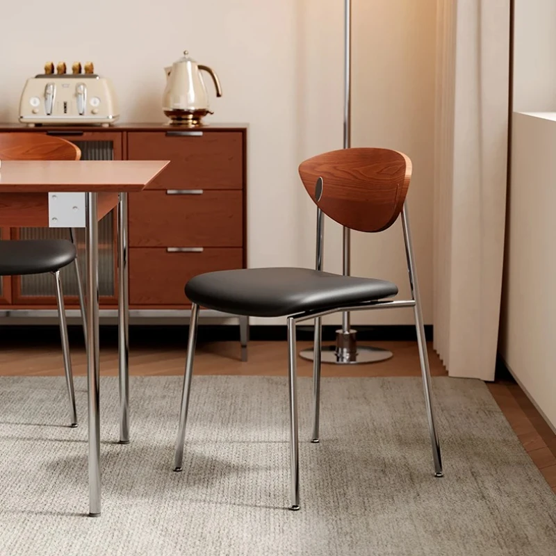 كرسي طعام صناعي عتيق من الفولاذ المقاوم للصدأ مع مسند ظهر خشبي مصمم للمقهى ومقعد مطعم بسيط