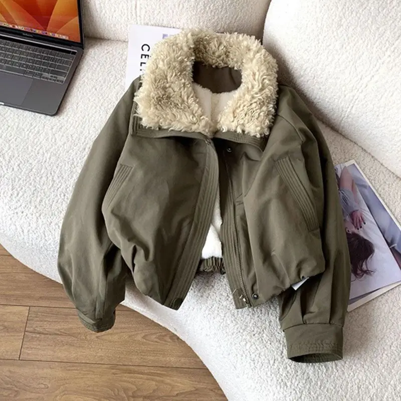 Women Fleece Lined Thick Parka Jacket Faux Lamb Wool Lining Lapel Collar Fashion Warm Winter Outerwear Casual Trendy Short Coat
