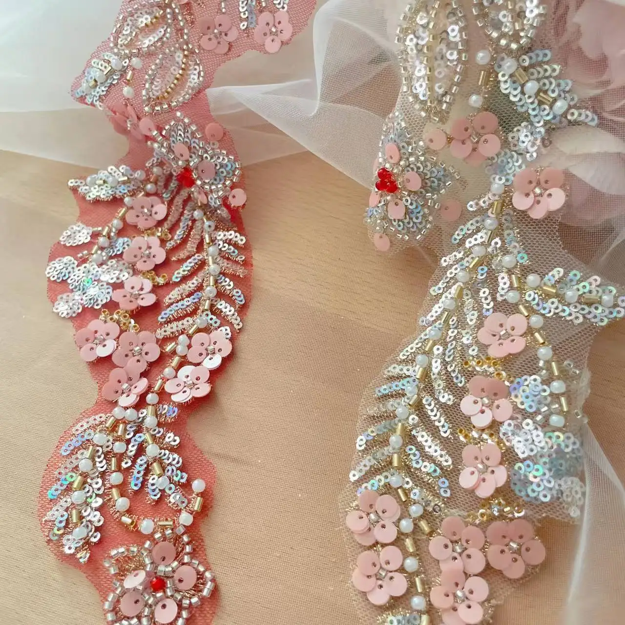 1Pair. Pearl Embroidered Lace Mirror Flower Shining Dance Costumes and Headwear, Children\'s Clothing Applique.RS24497