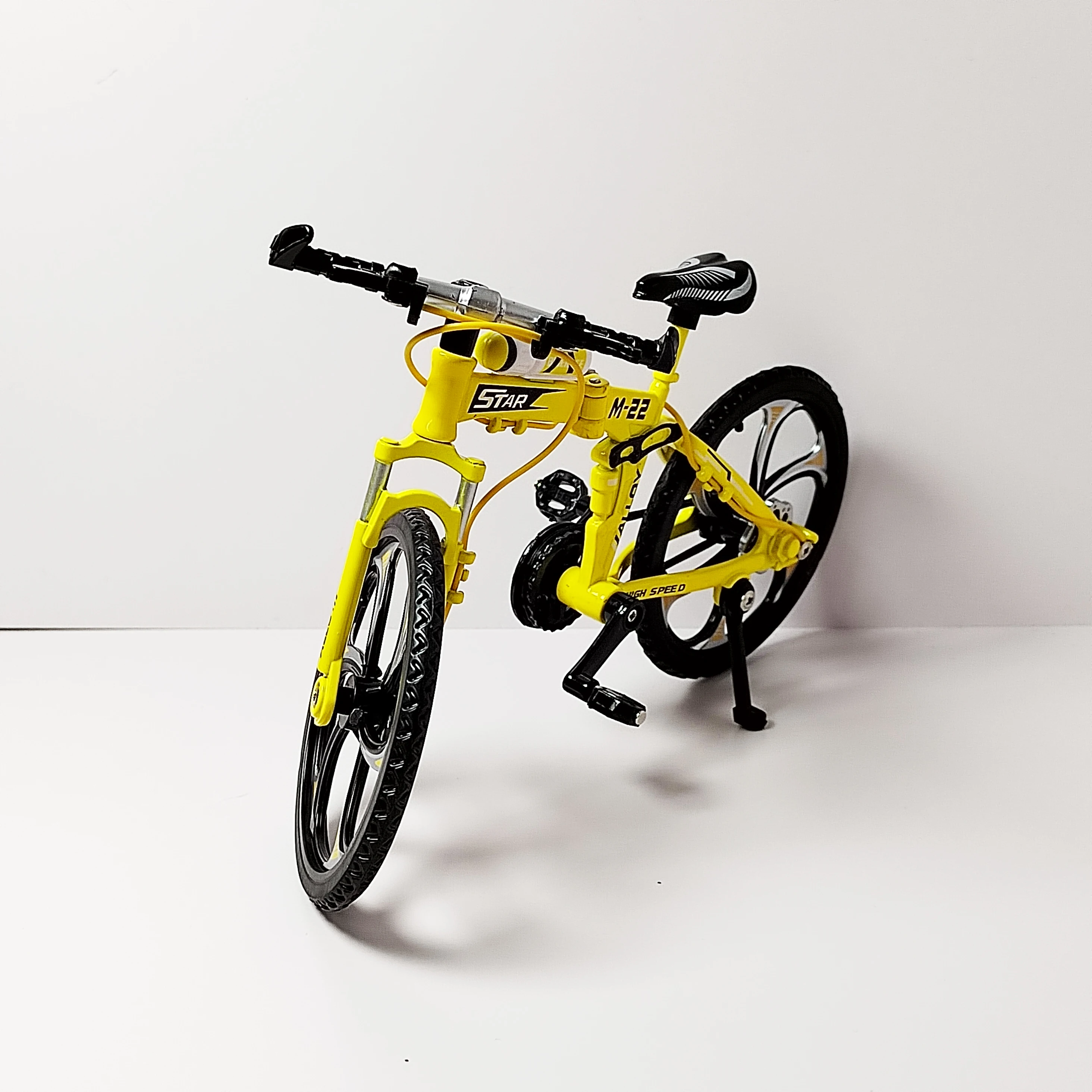 Modèle de vélo de doigt de simulation en métal moulé sous pression, vélo jaune, vélo pliable, cadeaux de collection, jouet pour garçon, 1:8