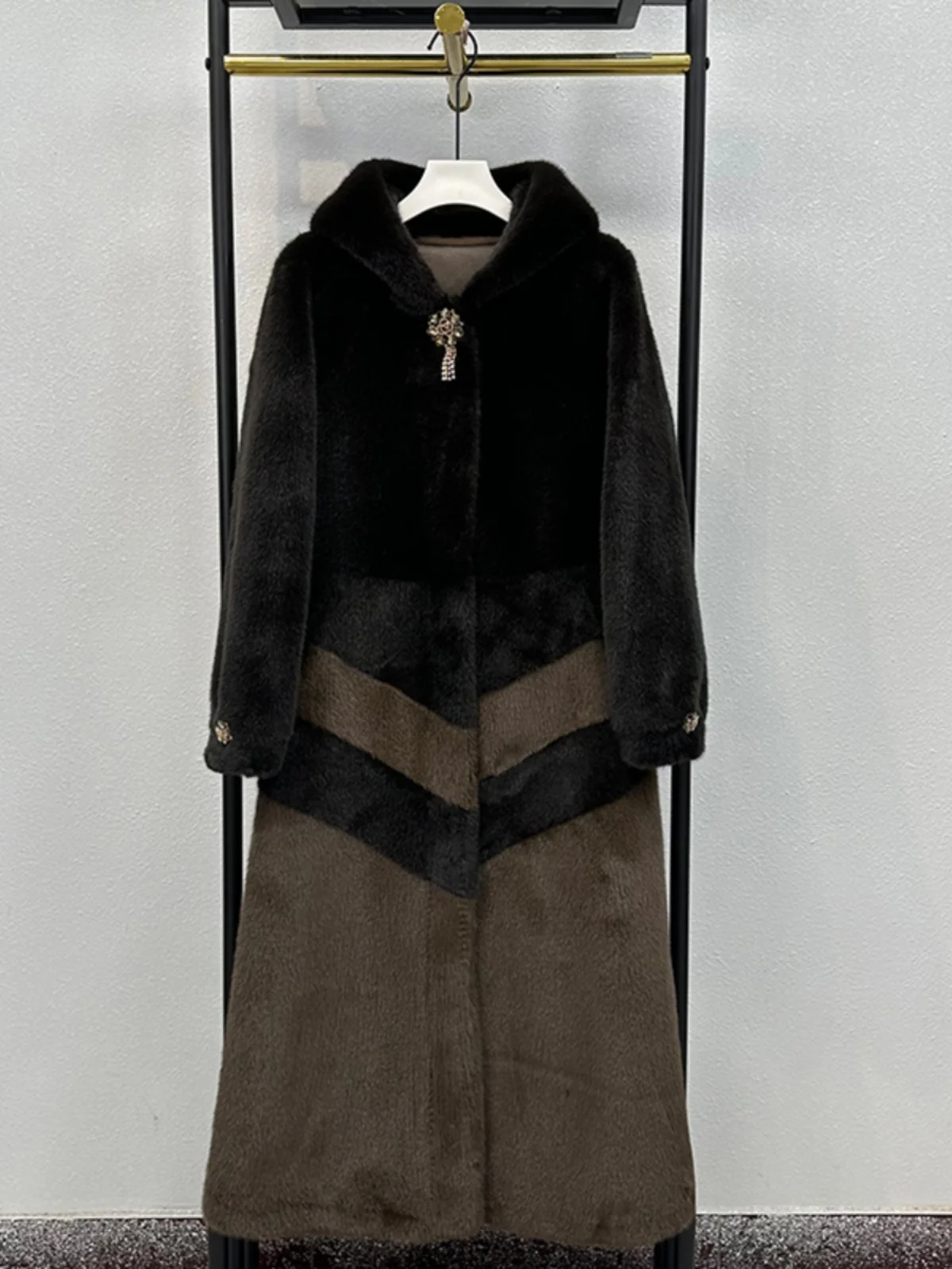 

Утепленное длинное пальто 2025 года, зимнее, с капюшоном, с меховой отделкой, из норкового бархата, верхняя одежда для женщин среднего возраста, модное