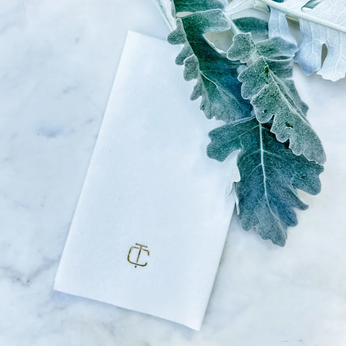 Minimalist Foil Monogrammed White Linen-Like Guest Towel, White Linun Guest Towel Hostess Gift, Linen Like Wedding Napkin, Linen