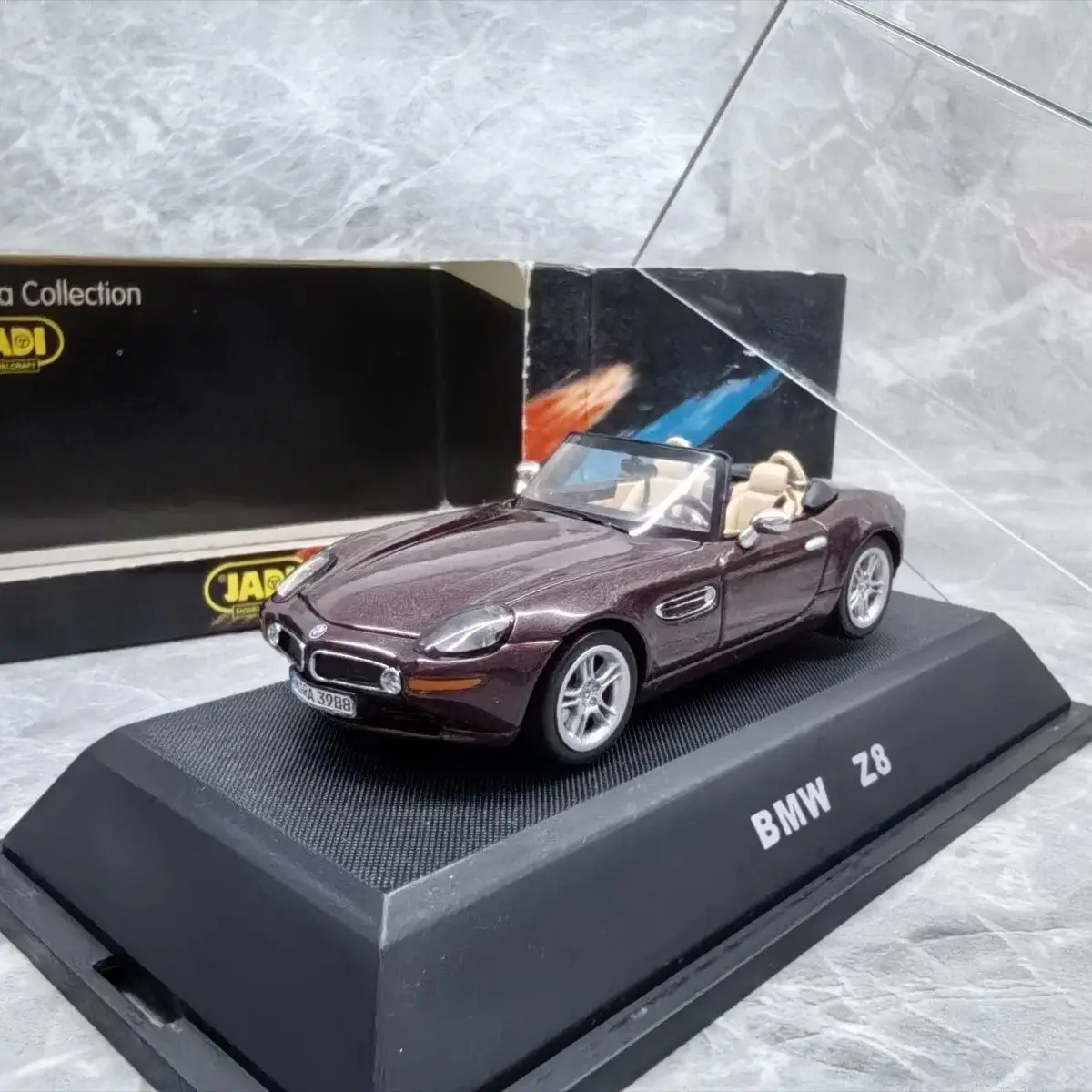 Jadi 1/43 BMW Z8 Alloy Convertible Model, with Its Own Roof and No Tight Fit