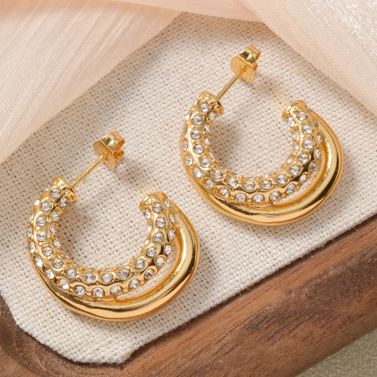 

Female Sparkling Crystal Huggie Earrings Women Classic Chunky Hoop Earrings Gold Plated Vintage Stud Earrings Daily Jewelry