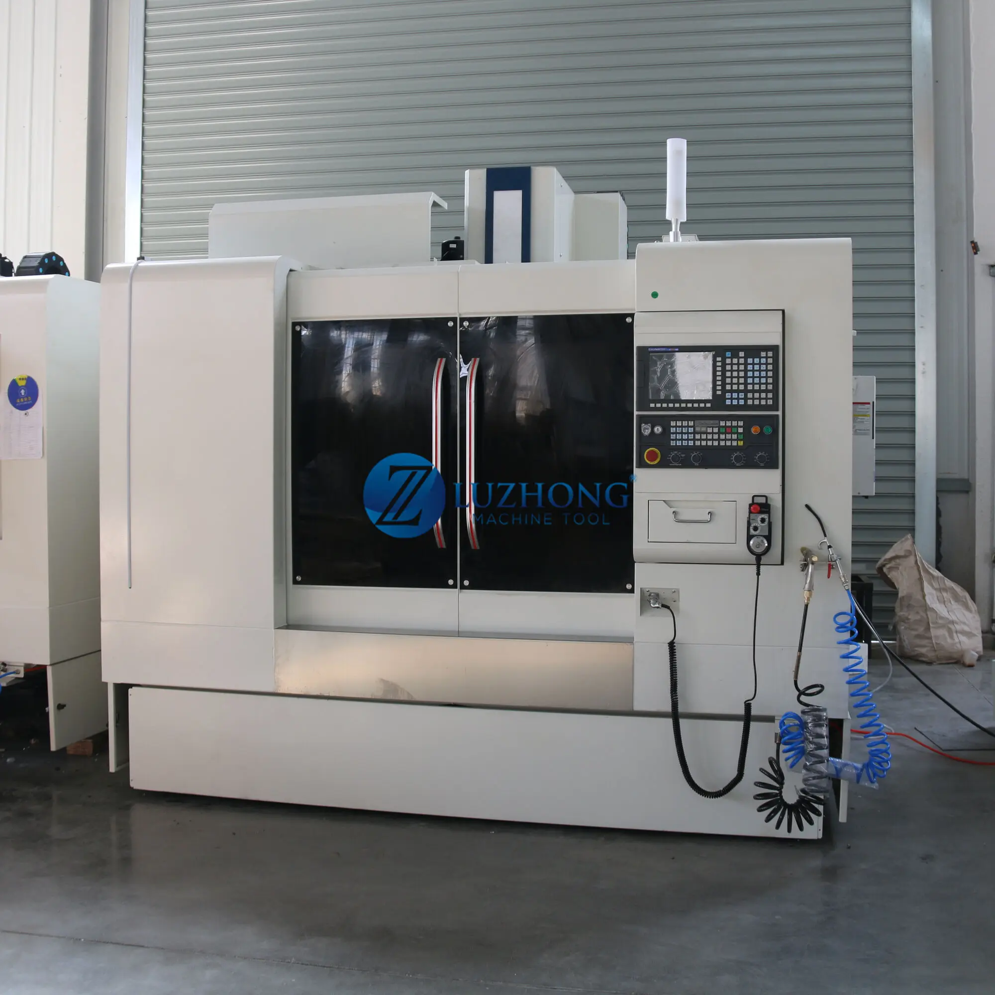 LUZHONG VMC1050 5 Axis Cnc Metal Milg Hine GSK System BT40 Spindle Taper New Condition Construction