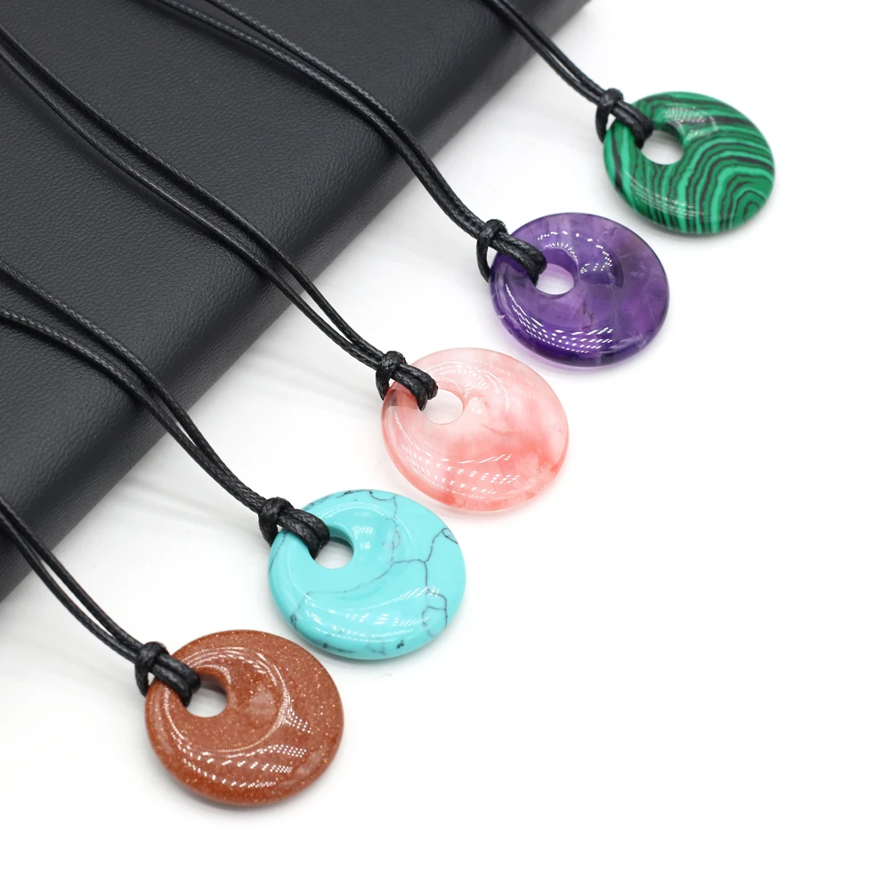 yachu Natural Round Semi-Precious Agate Pendant Necklace Ladies High Jewelry Wedding Birthday Gift Size 3x3cm Leather Rope Chain