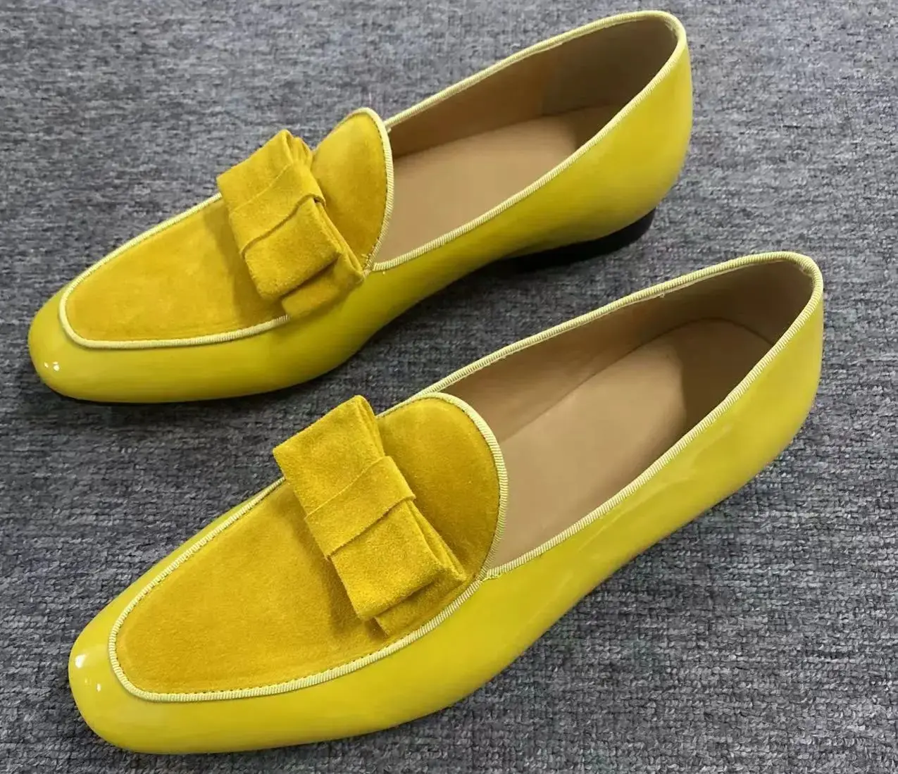 

Round Toe Flat Sole Shallow Slip On Casual Zapatos Para Elegant Butterfly-Knot Yellow Velvet Flannel Men’s Business Suit Shoes