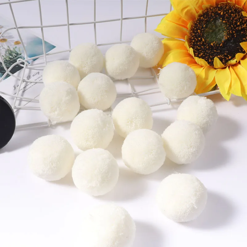 

More Size White Pompom 1.5cm/2cm/2.5cm/3cm/4cm/5cm Soft Pompones Party Home Wedding Clothing DIY Sewing Toys Craft Accessories