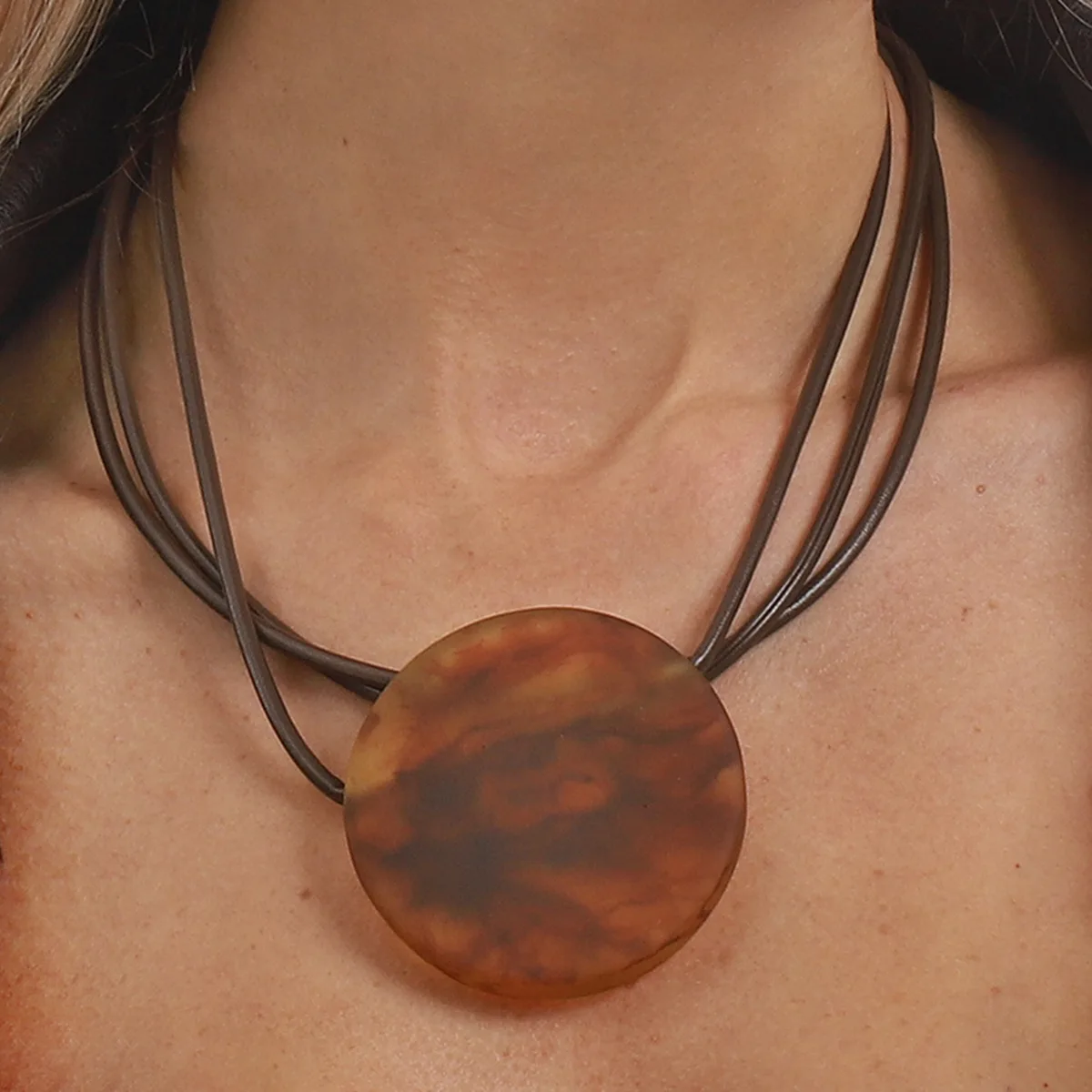 N13029 Maillard retro multi-layer geometric smudge resin necklace, personalized temperament round pendant collarbone chain