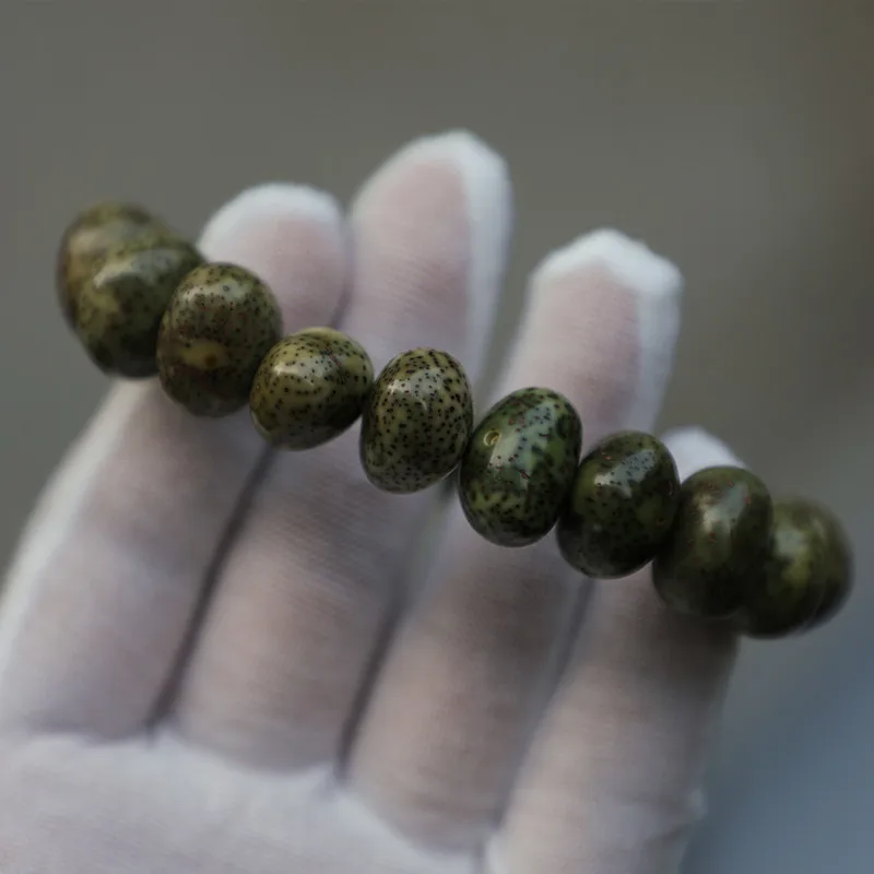 Hainan Moon Bodhi /Unisex Green Jade Stone Bracelet Wearing And Displaying