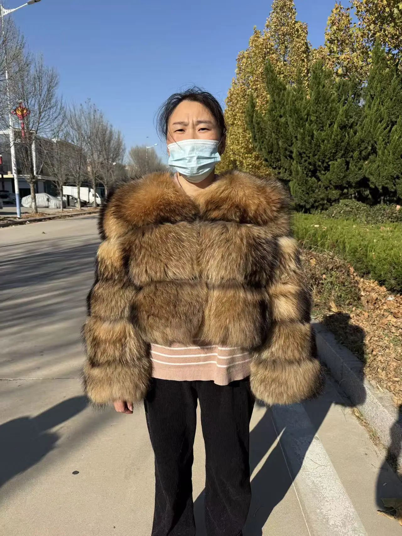 プラスサイズトップスブラウンファーマオマオコン肥満女性のアウターウェアナチュラルアライグマリアルファーコート冬ジャケット女性服