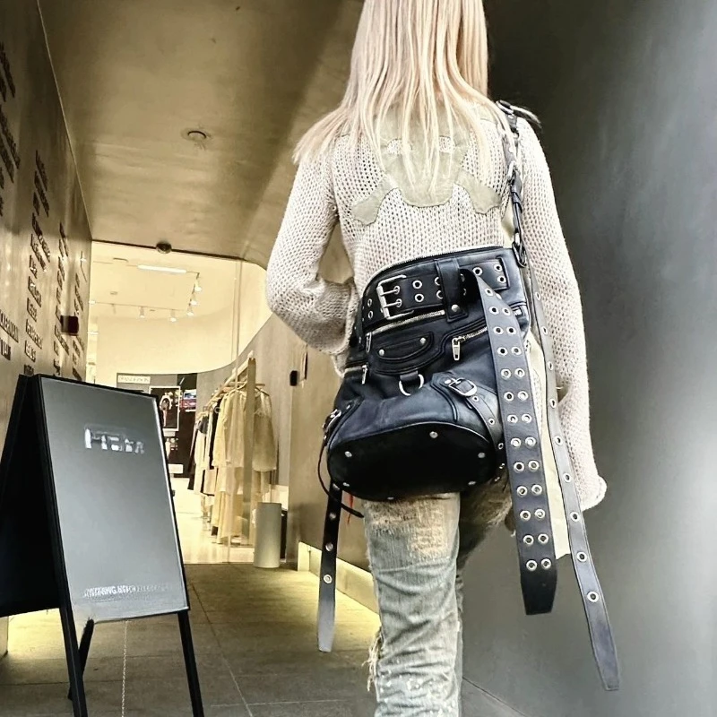 

New Punk Wind Locomotive Large-capacity Bucket Bag Heavy Industry Street Commuting Out Messenger Big Bag Exquisite High Value