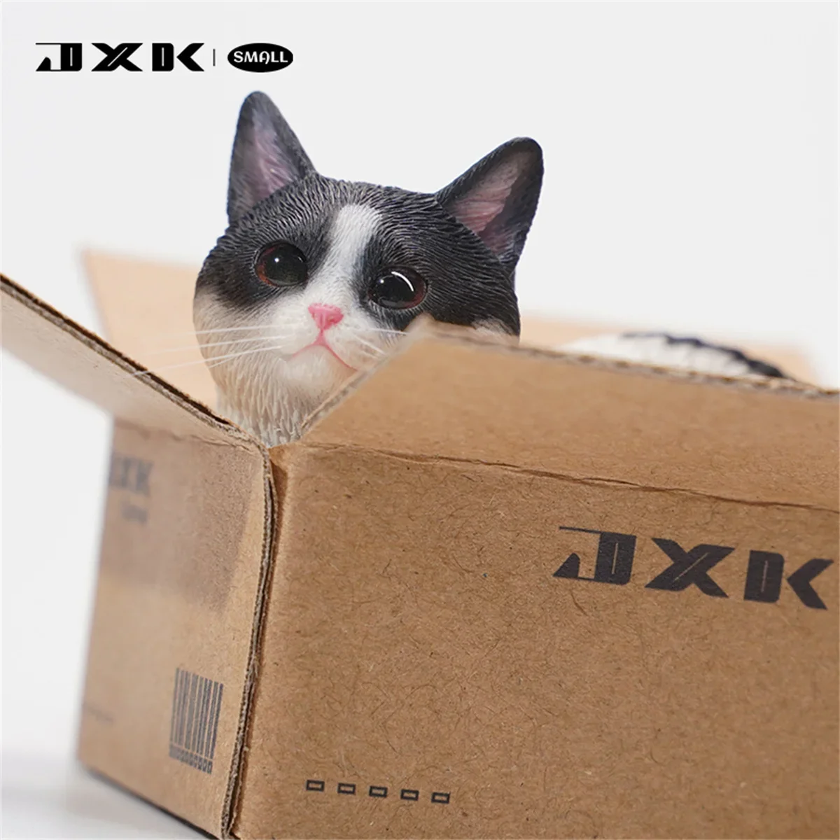 JXK Small The Cat In The Delivery Box 2.0 Model Animal Funny Scene Accessory Kids Gift Toy Figure Collector Decor