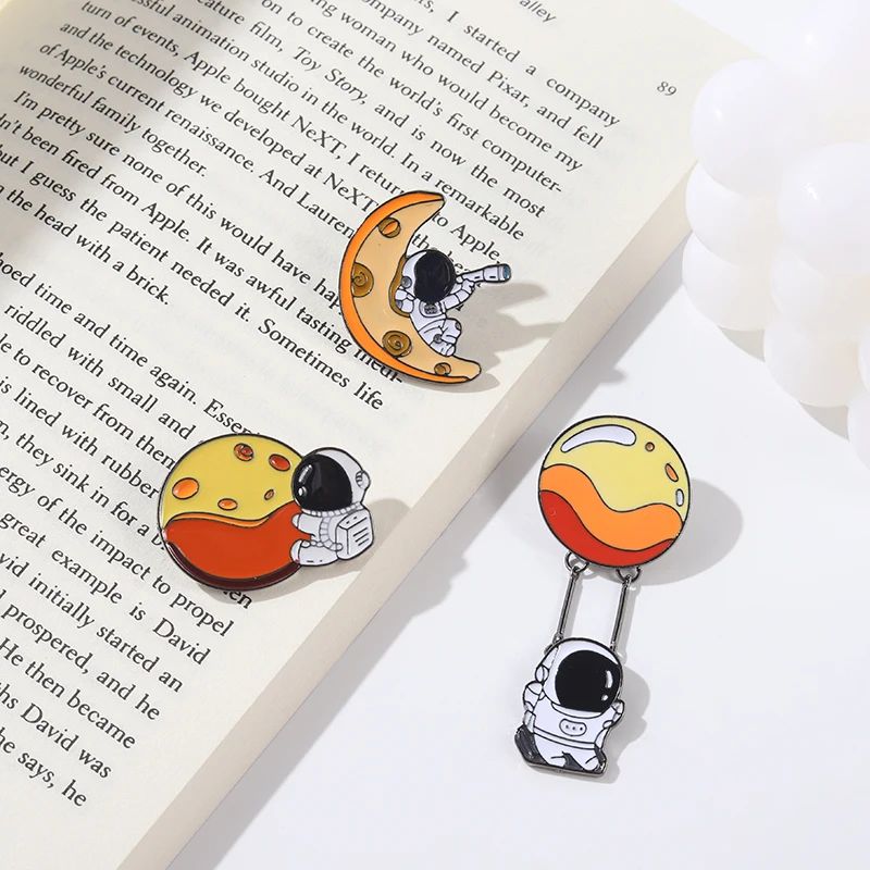 Lovely Space Astronaut Planet Enamel Pins Balloon Swing Brooches Badge Alloy Pin Backpack Hat Gift Friend Jewelry Wholesale