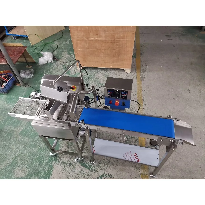 Chocolate Coating Enrobing Machine Multifunctional Automatic Chocolate Covering Machine For Snack Food Customized