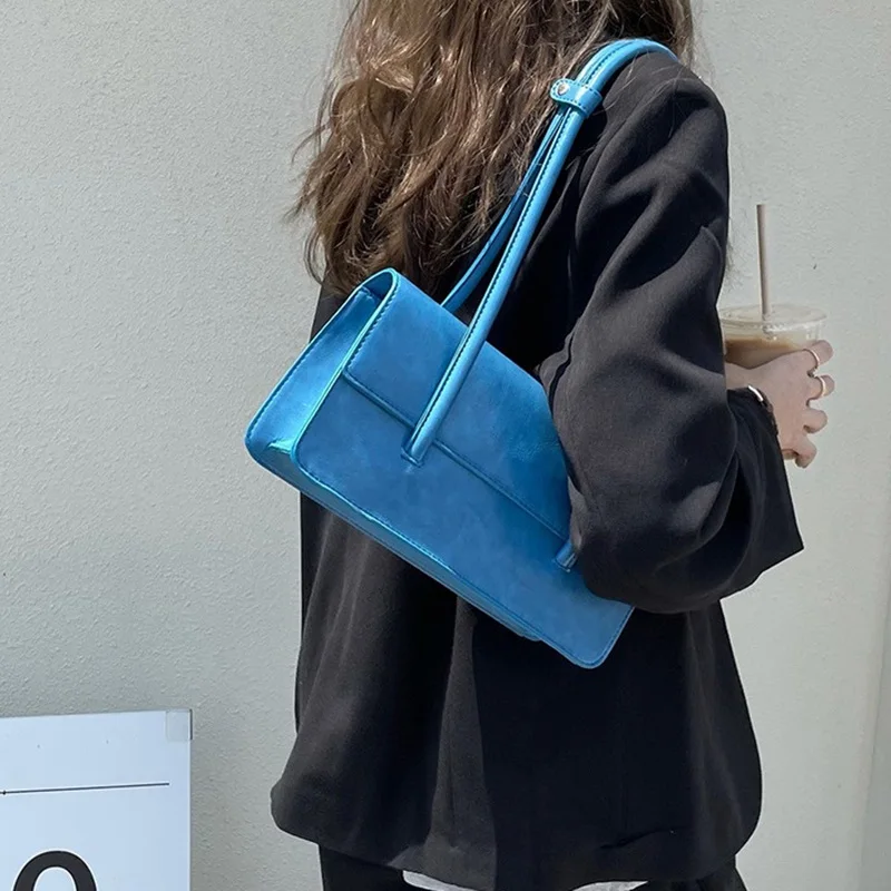 

Новая женская сумка-багет в корейском стиле, летняя, простая, с клапаном, гладкая, универсальная, зеленая, на плечо, нишевый дизайн, женская сумка-тоут