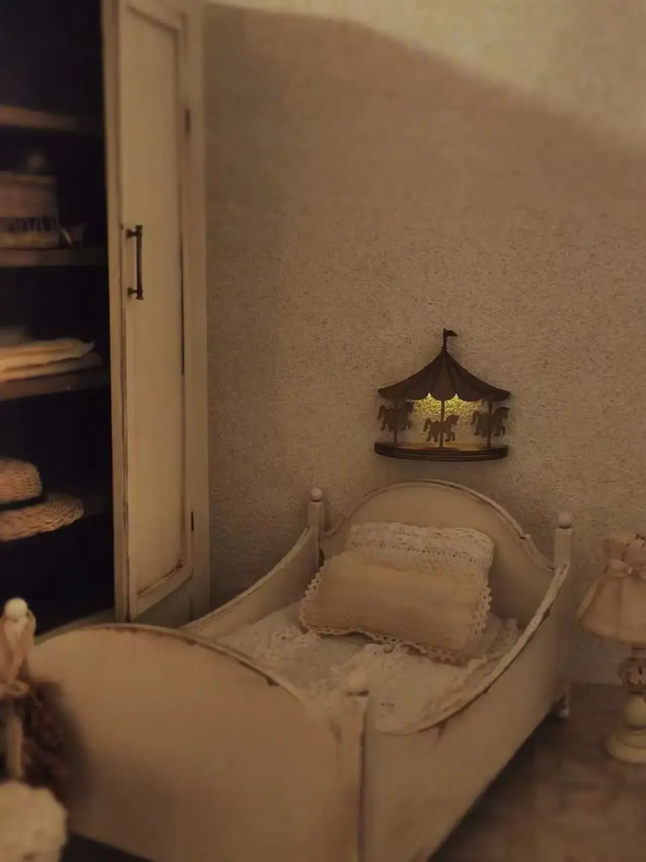 DollHouse Miniature Scene Castle Background Board Retro Cabinet English Chair Blythe Furniture Diy Material Jewelry Accessories